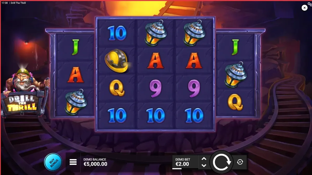 Pemandangan visual slot Drill the Thrill dengan tema pertambangan dan bor emas